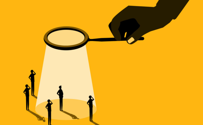 Job search strategies in a competitive market