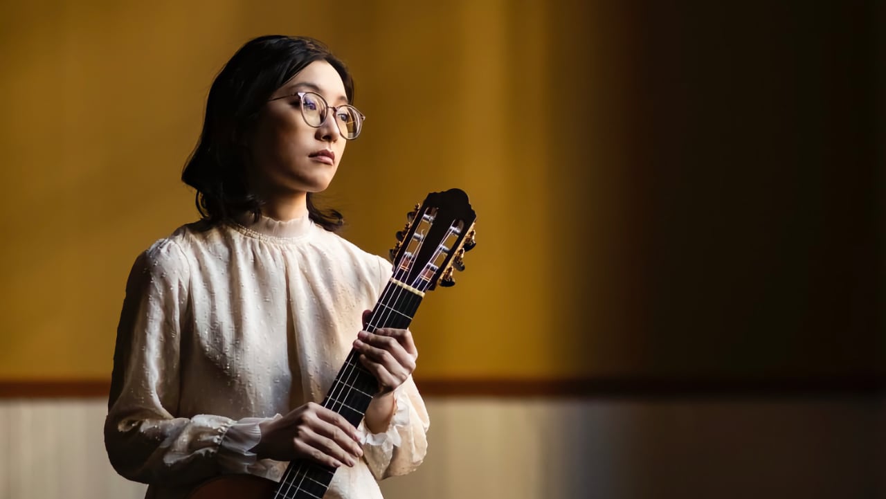 Hao Yang holding guitar